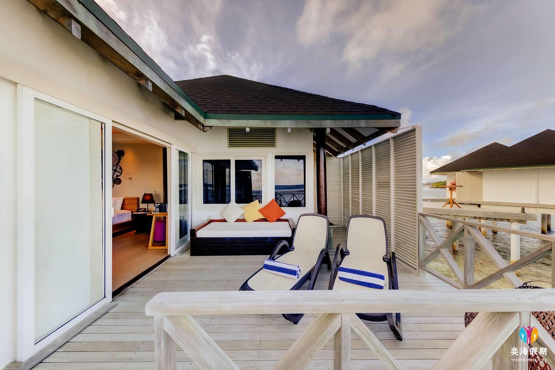 Water Bungalow Deck 2.jpg