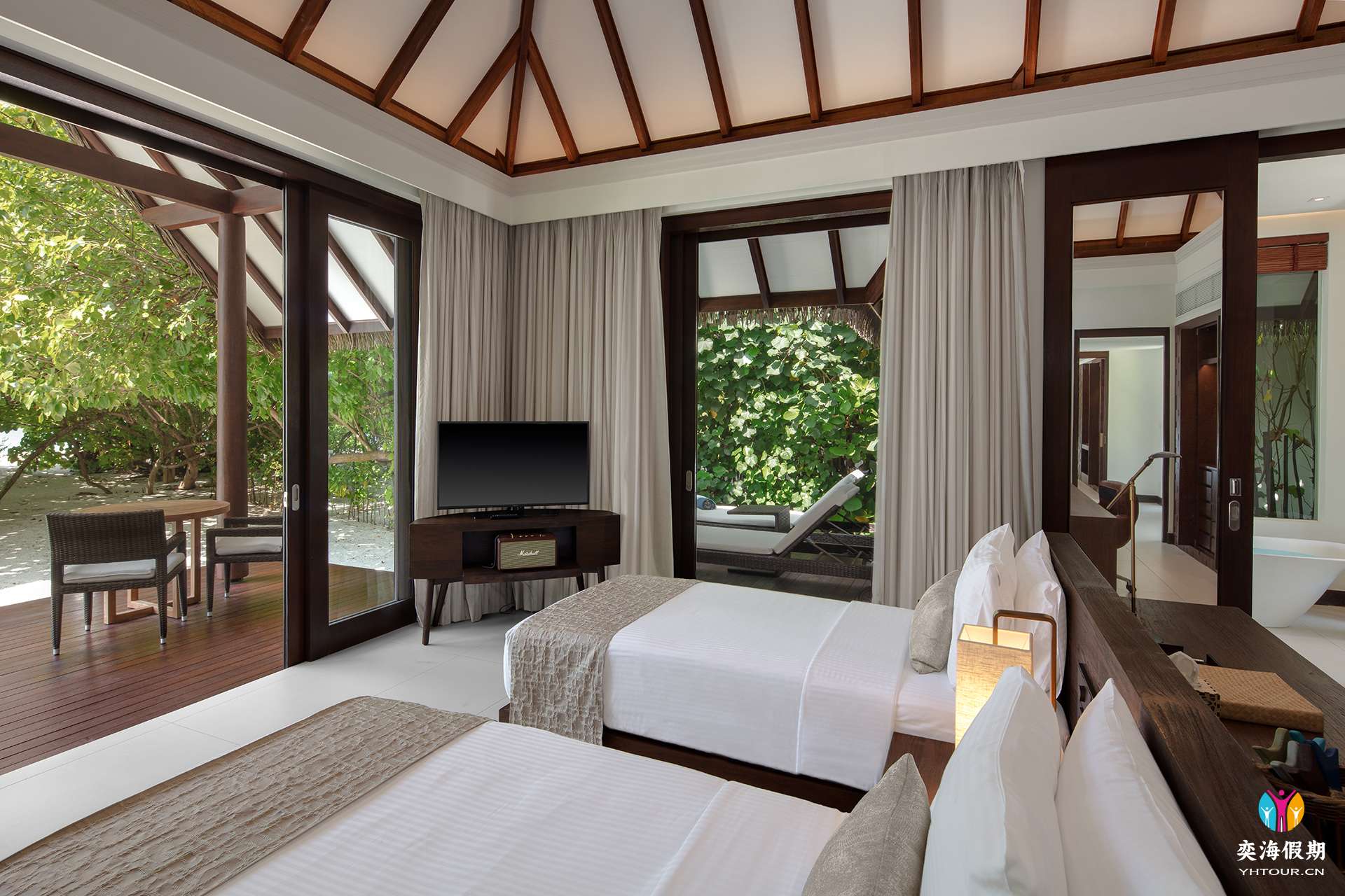 Family Pool Beach Villa-2.JPG