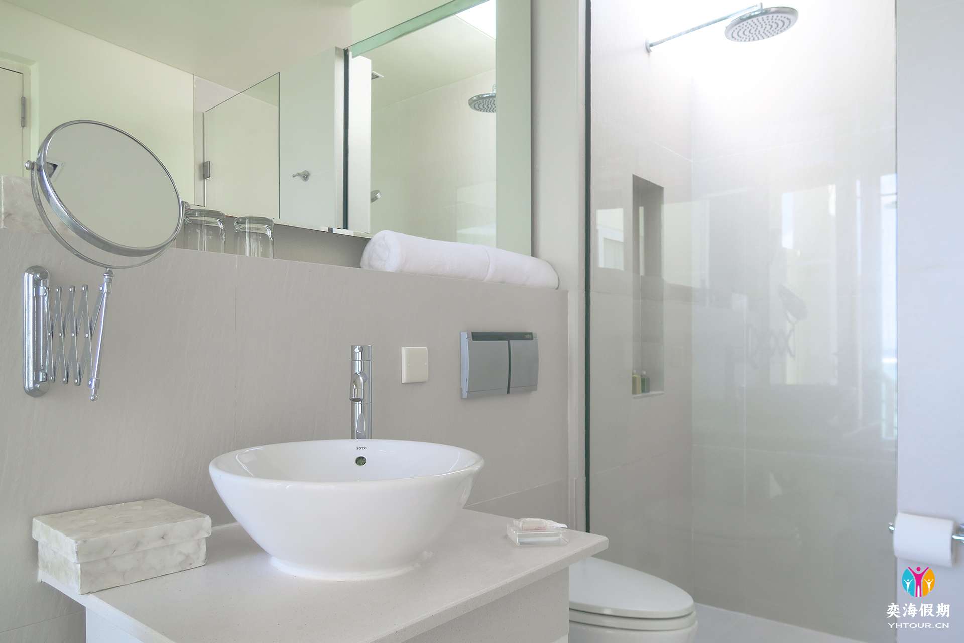 HIRKM - Overwater Villa Bathroom.jpg
