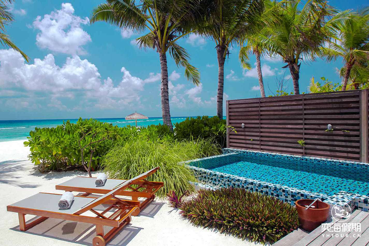 beach villa with pool (2).jpg