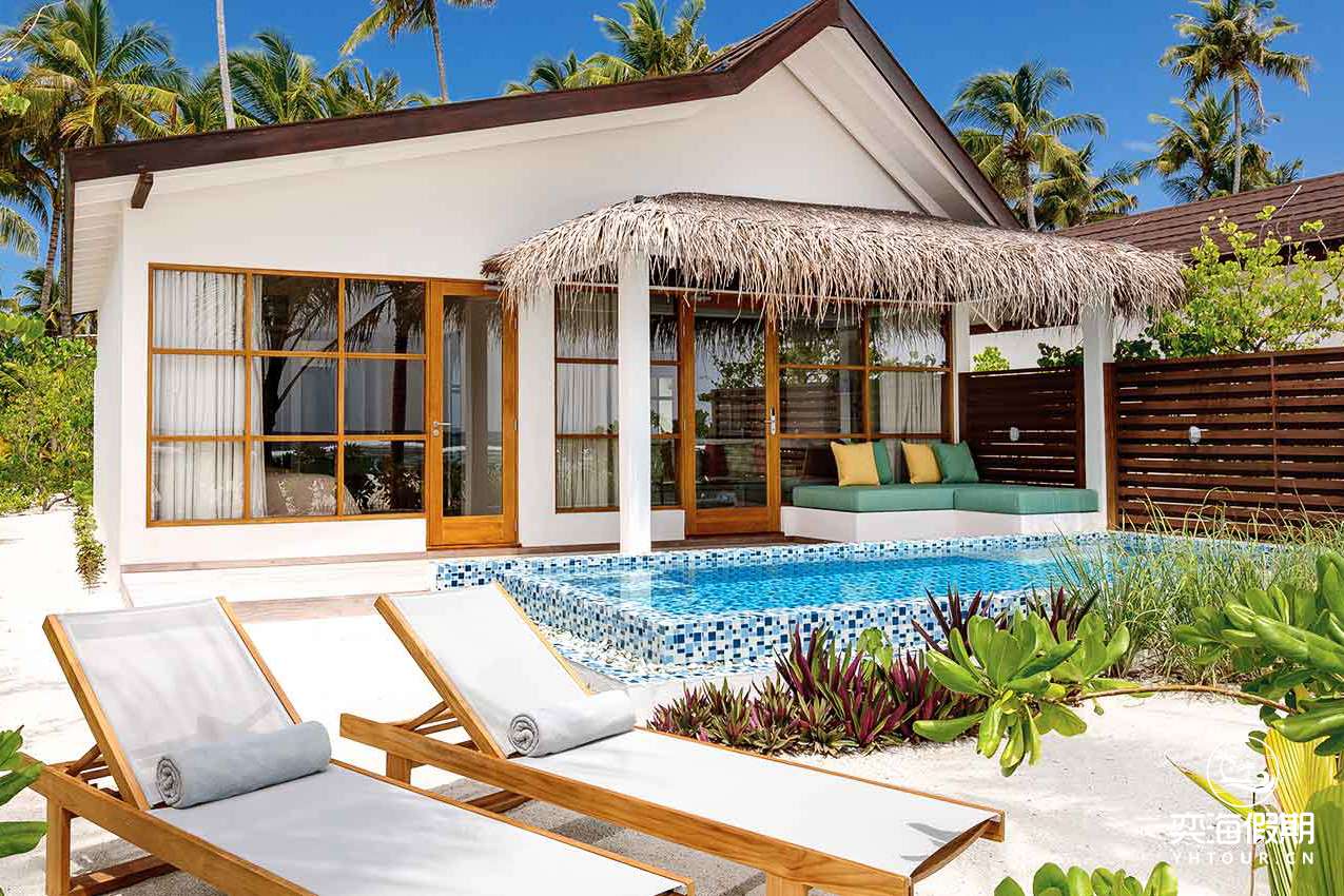 beach villa with pool (3).jpg