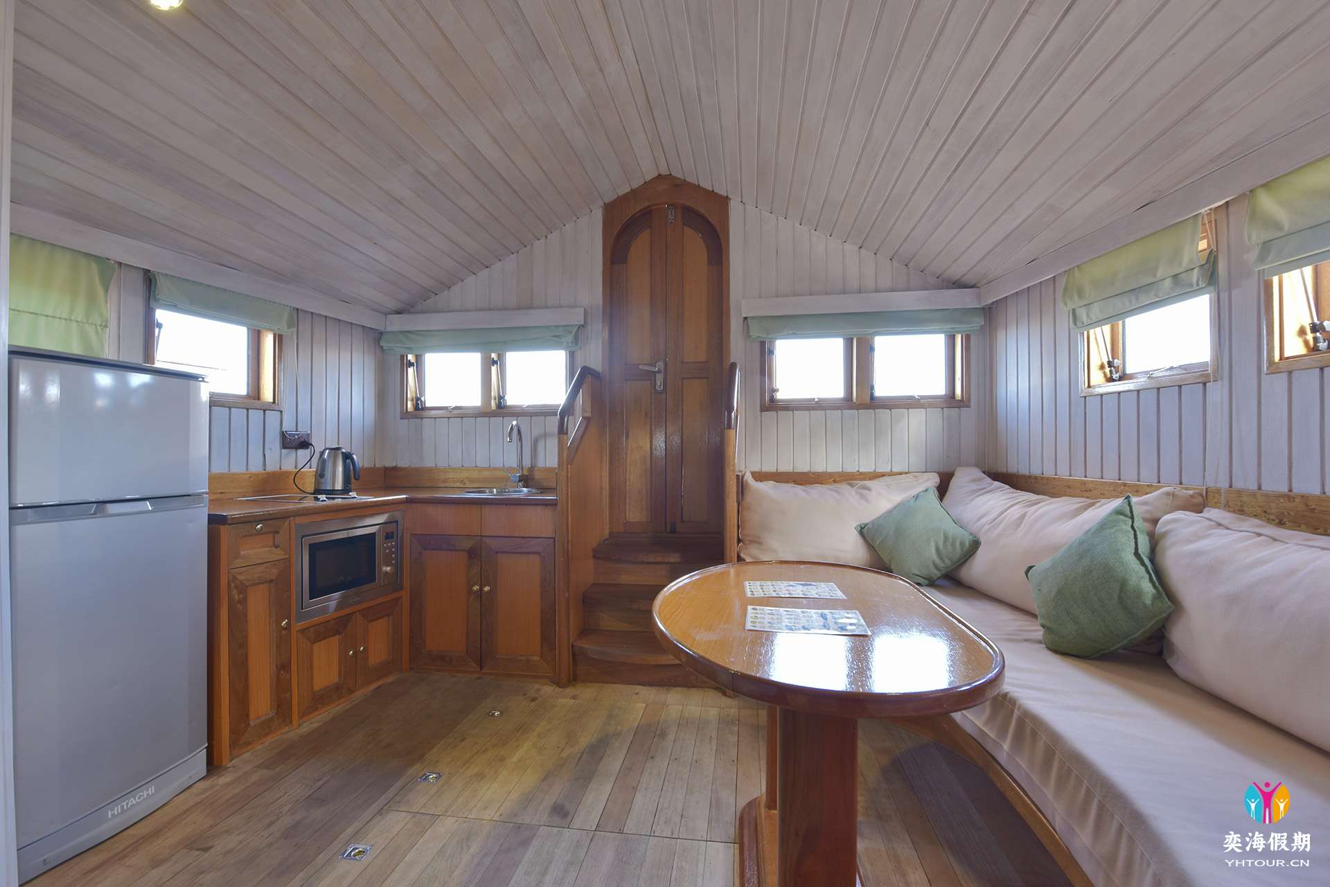 SFI-HRES-Safari_Island_Safari_Boat9.jpg