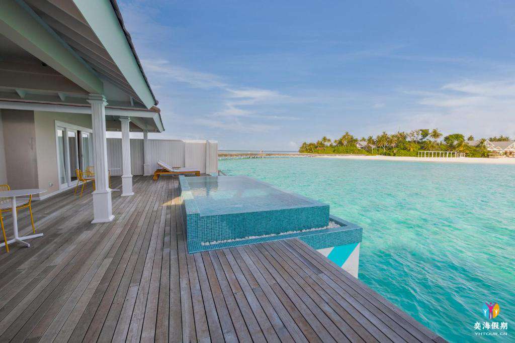 2Bedroom Lagoon Overwater Villa with Pool (2).jpg