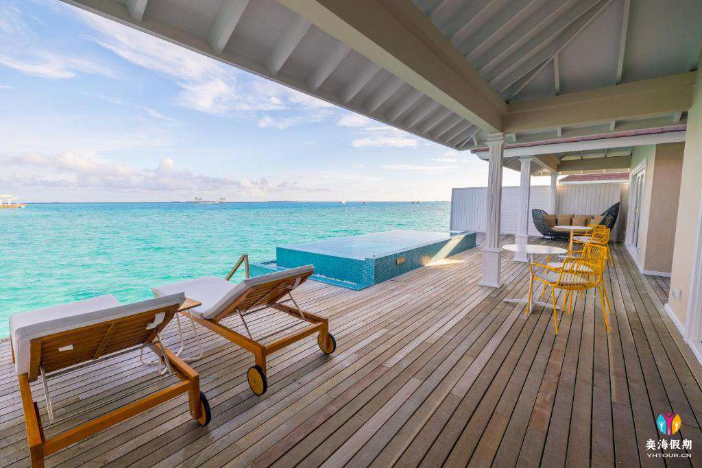 2Bedroom Lagoon Overwater Villa with Pool (3).jpg