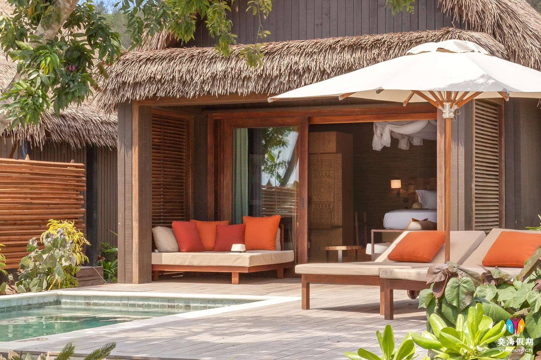 Beachfront Pool Villa (5).jpg