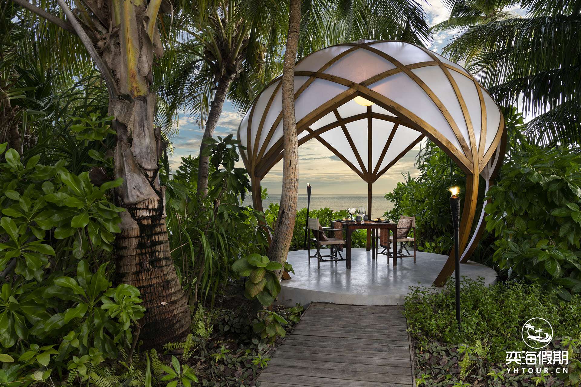 Tribal_Baobab_Table_Niyama_Private_Islands_Maldives_Restaurant_.jpg