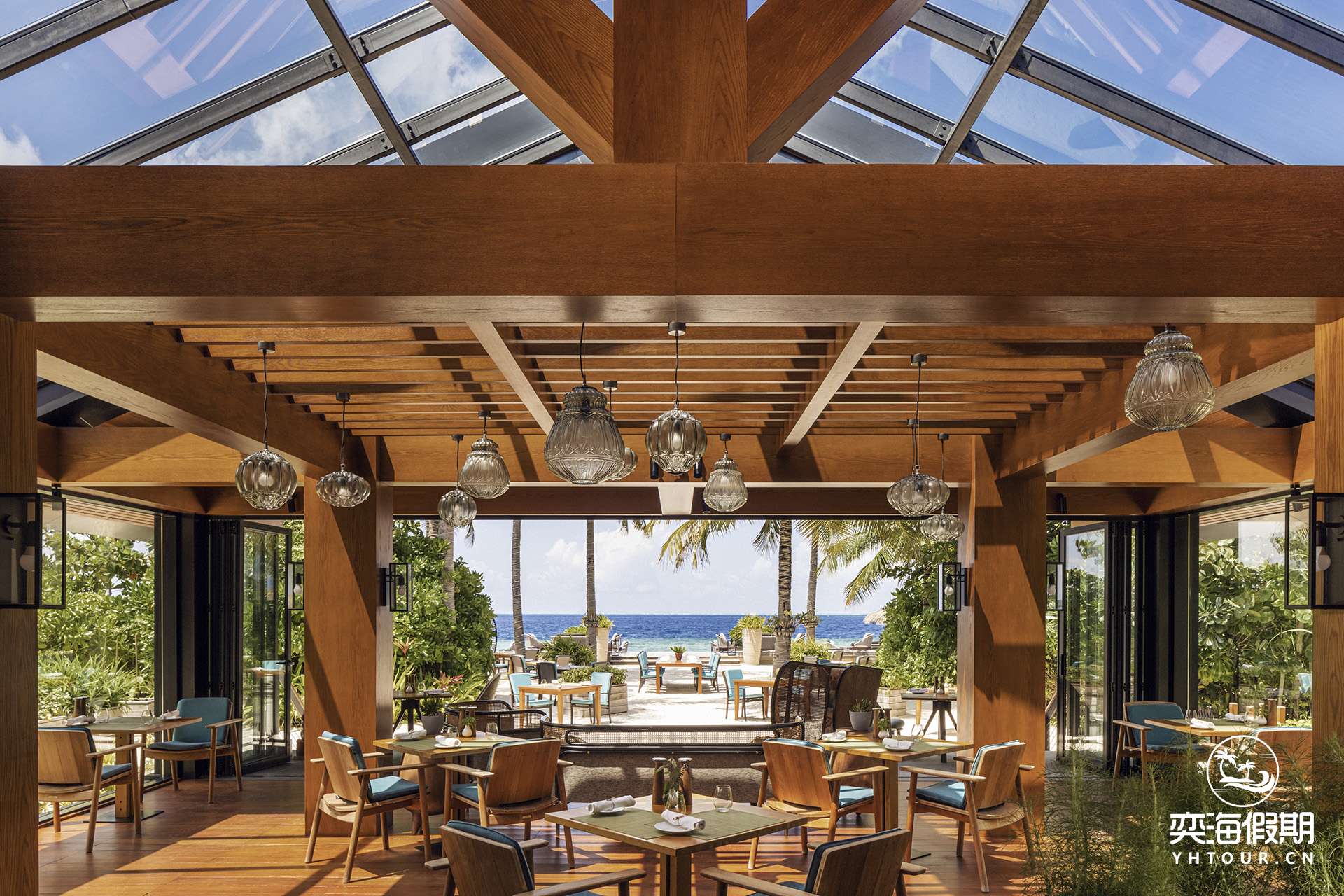 Waldorf_Astoria_Maldives_Ithaafushi_Glow_Interior Wide.jpg