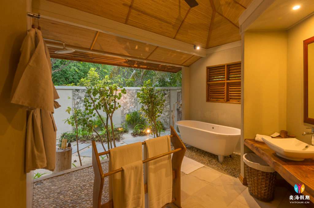 Deluxe Beach Cottage2.jpg