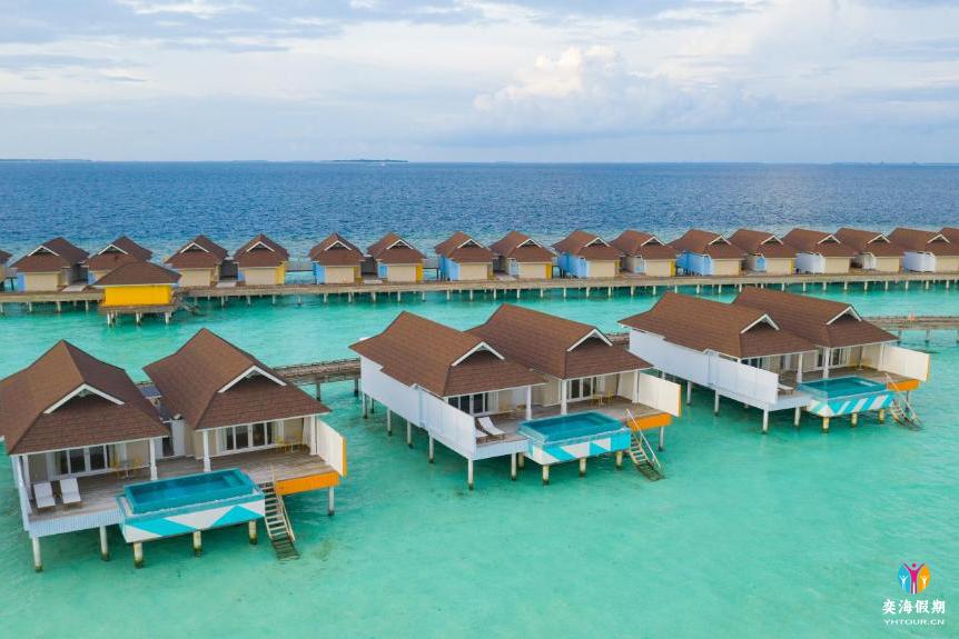 2Bedroom Lagoon Overwater Villa with Pool (4).jpg