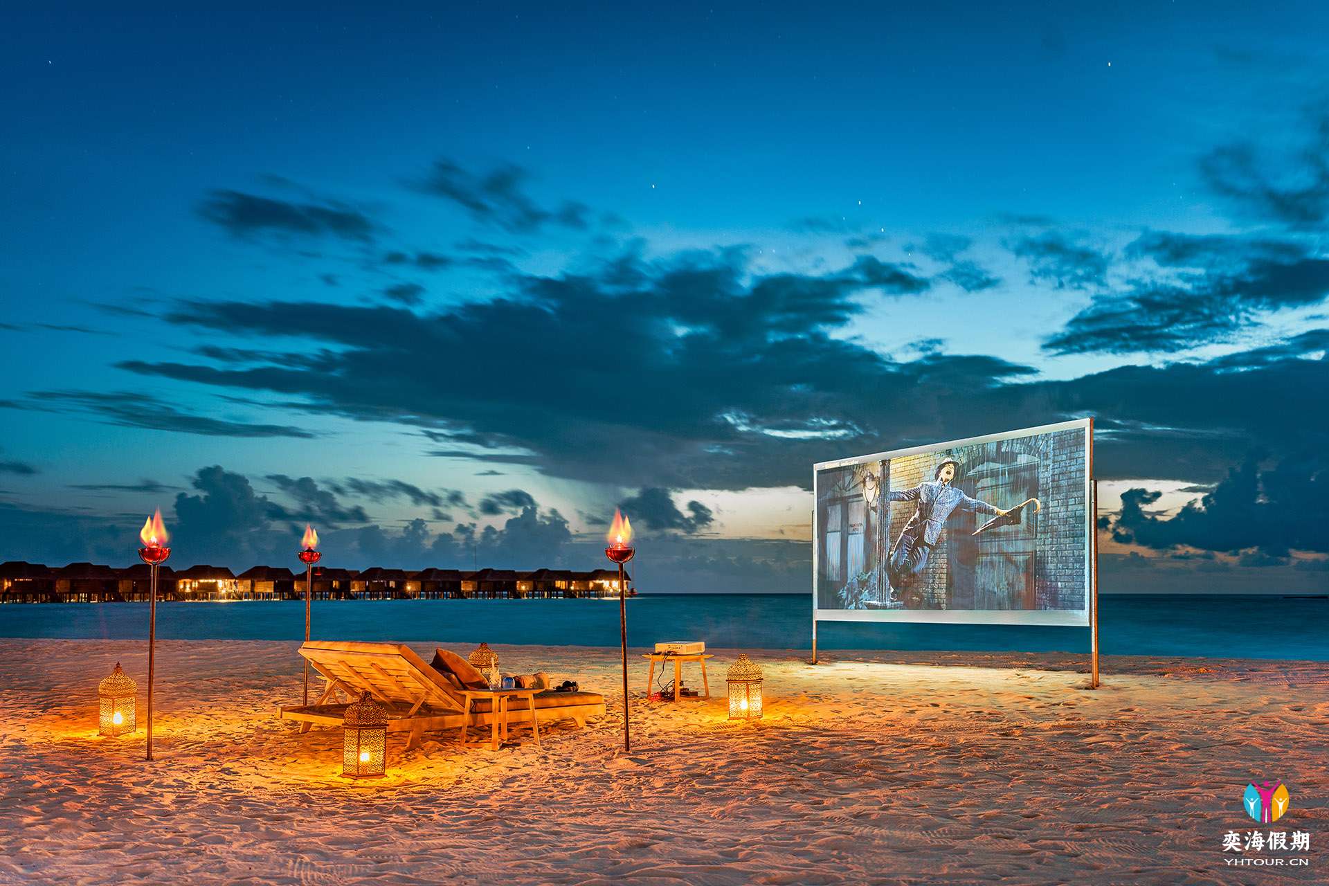 Vakkaru Maldives - A Night with The Stars - Beach Cinema.jpg