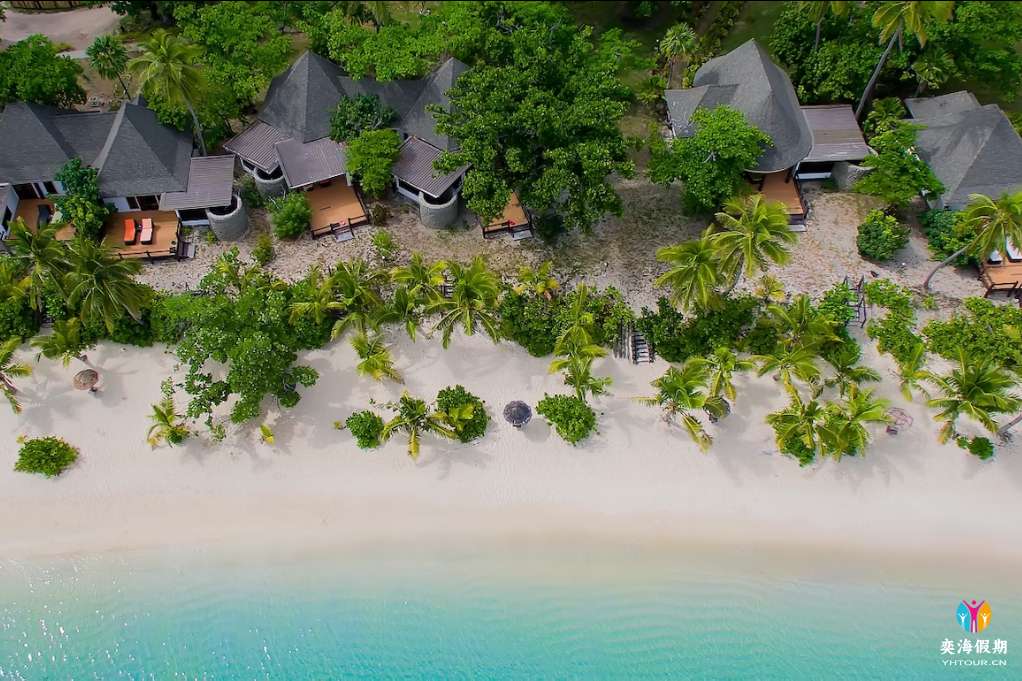 Beachfront Bure3.jpg