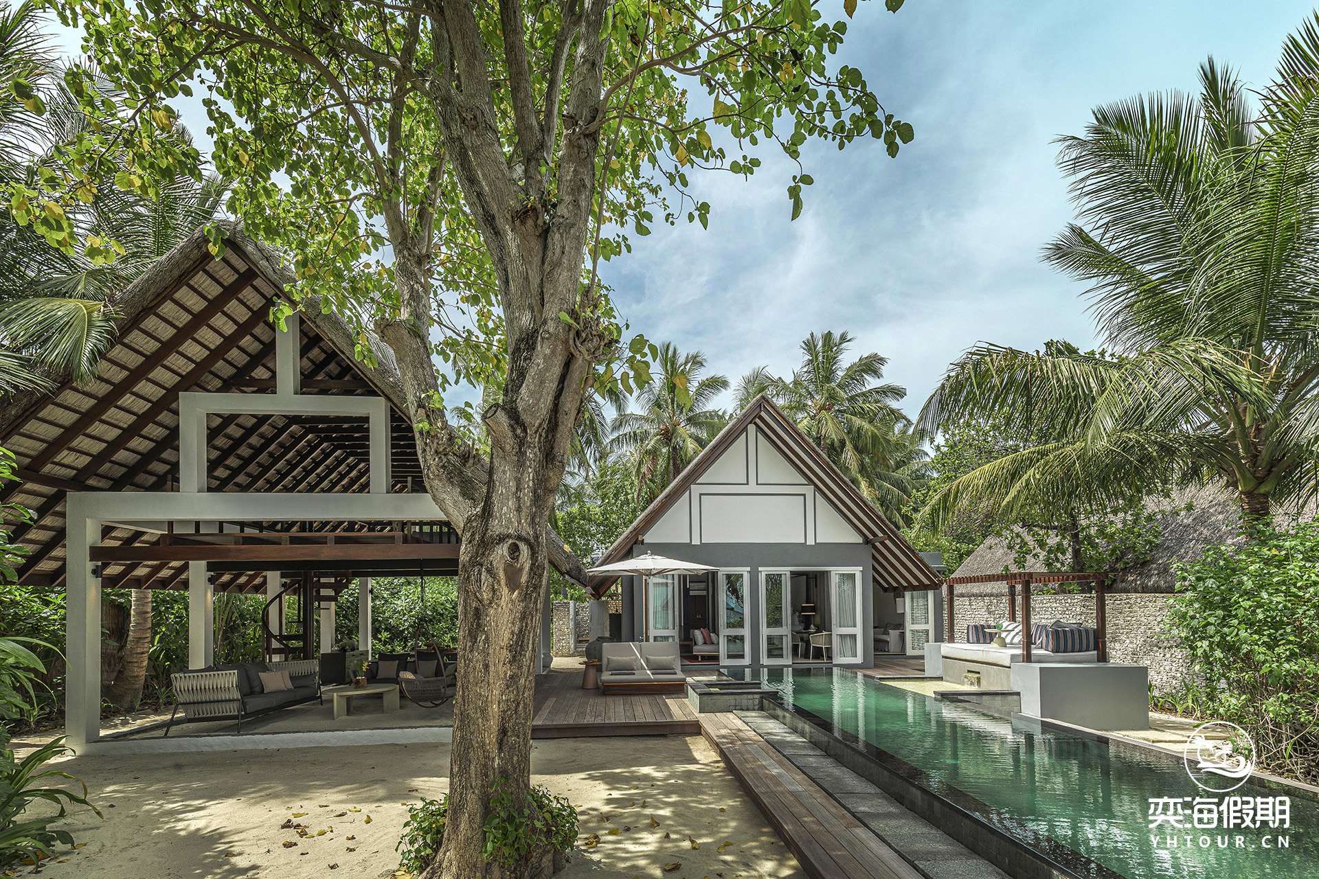 FS Landaa Giraavaru Beach Villa with Pool 5.jpg
