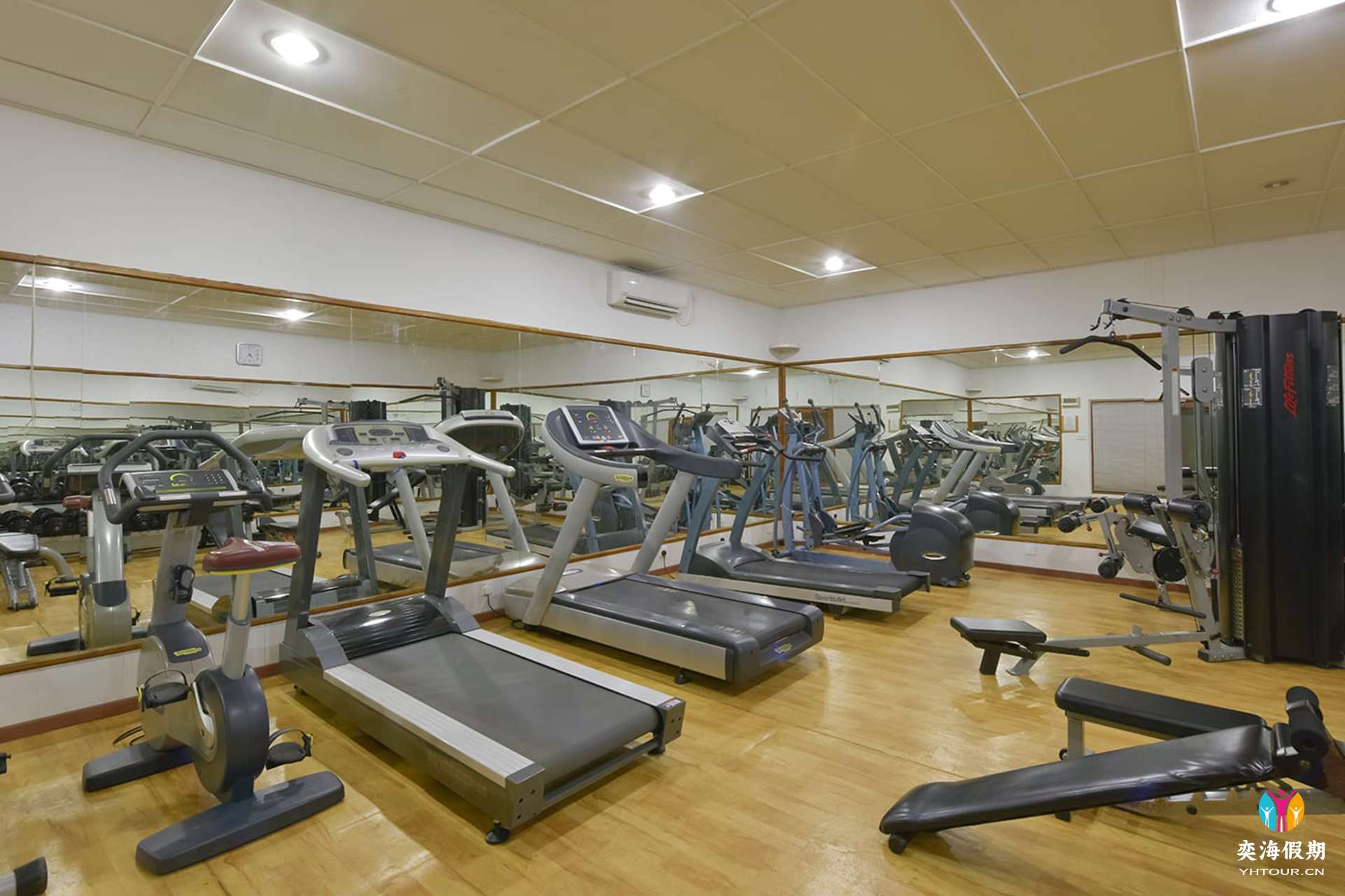 THU-HRES-Thulhagiri_Island_Gym1.jpg