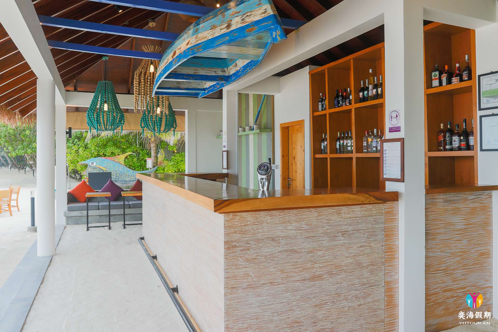 Cinnamon Dhonveli Maldives - Beach Bar 3.jpg