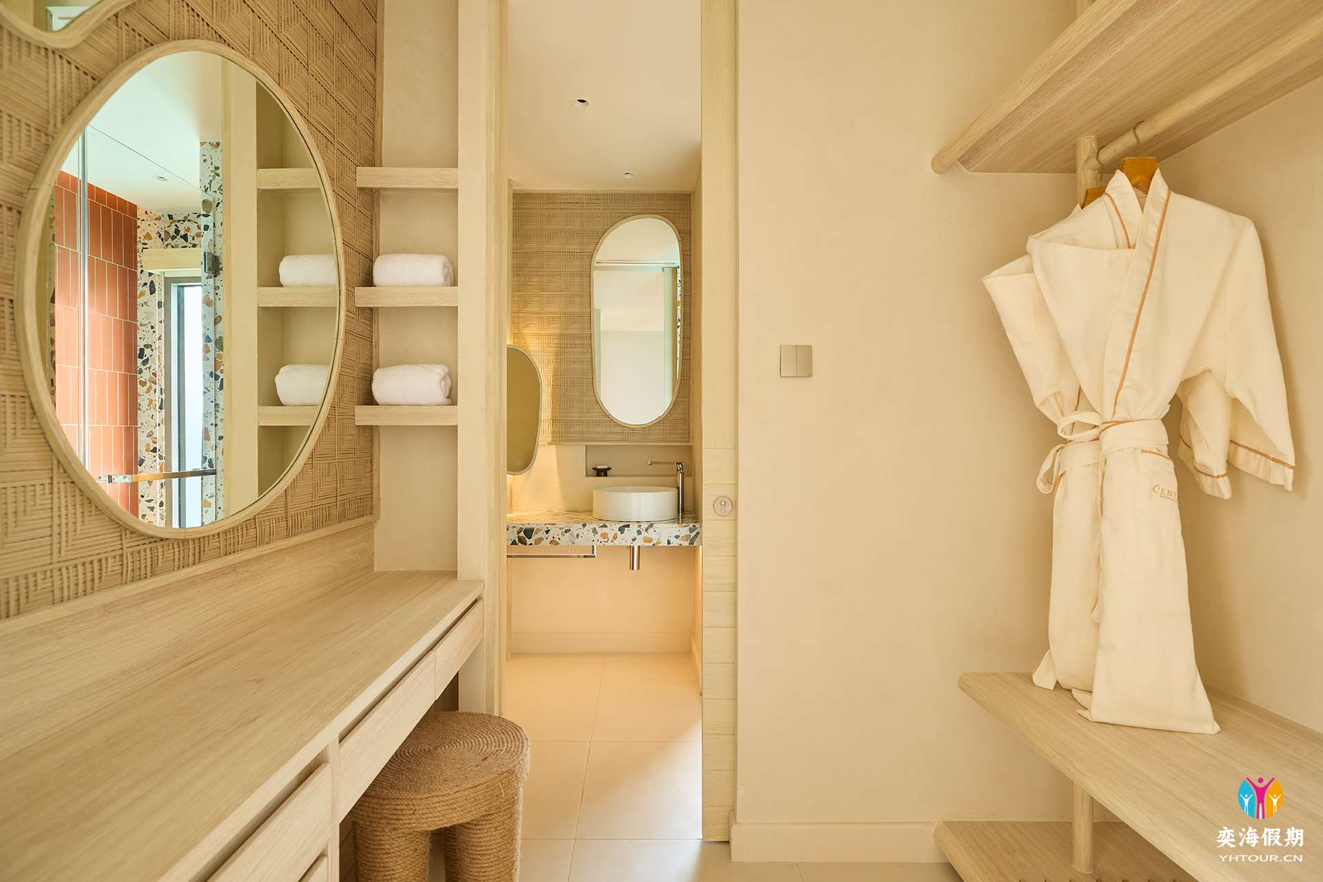 Overwater Villa with Jacuzzi3.jpg