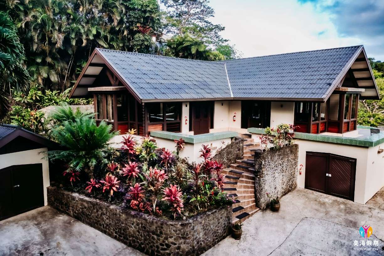 Vesi Villa.jpg