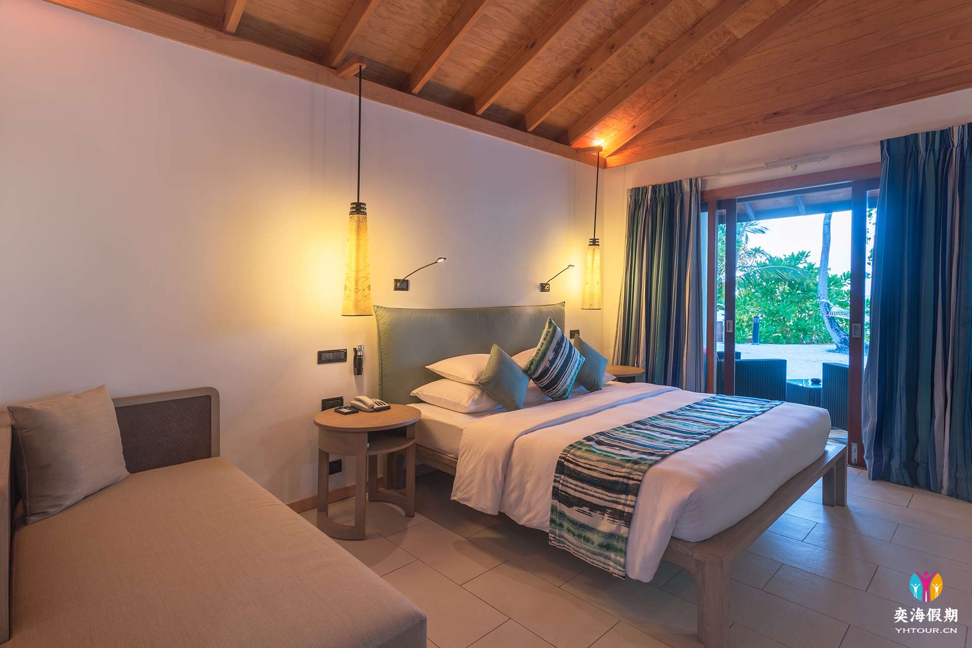 VilamendhooBeachVillaBedroom.jpg