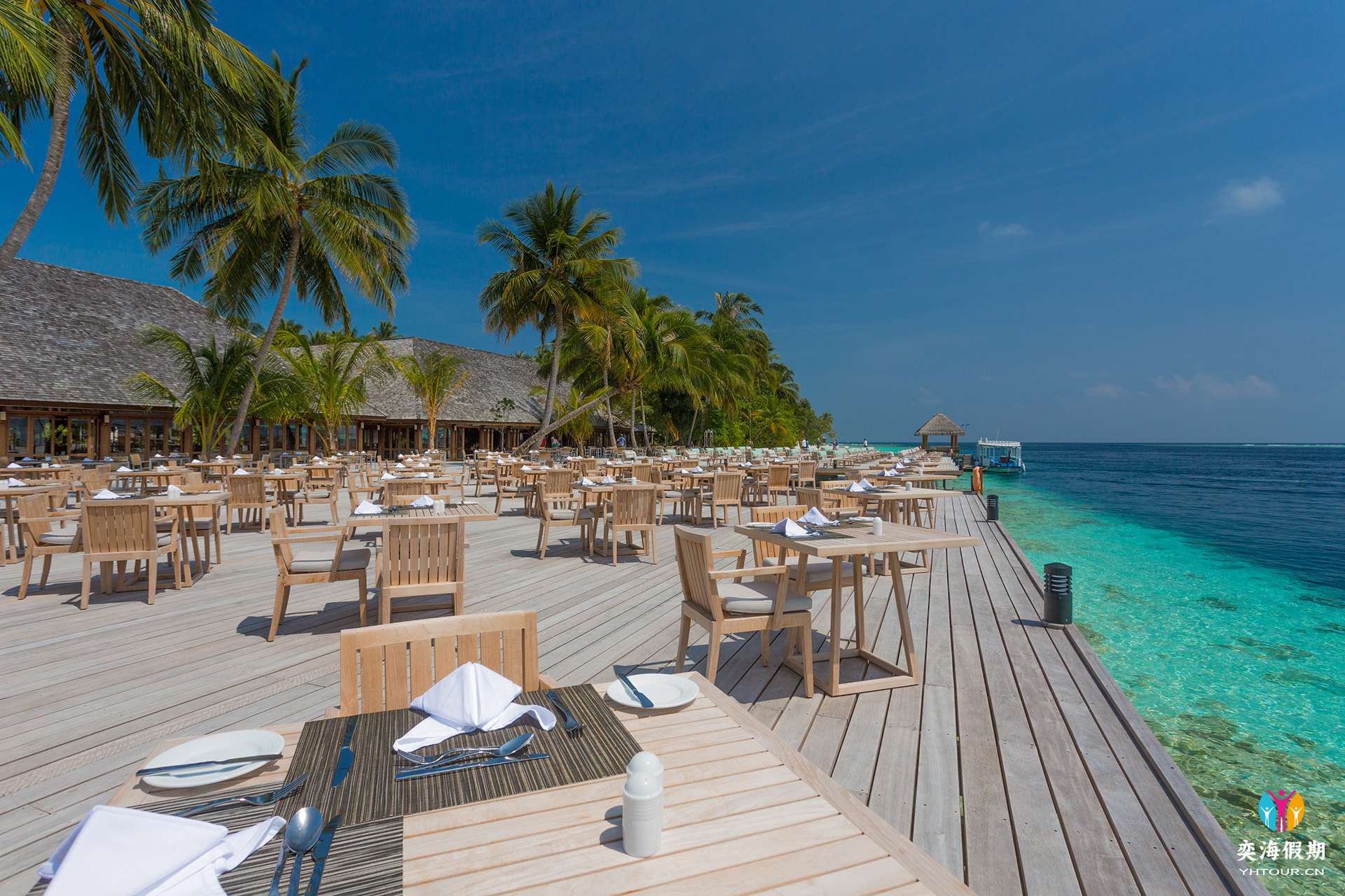 VilamendhooSunsetDeck1.jpg