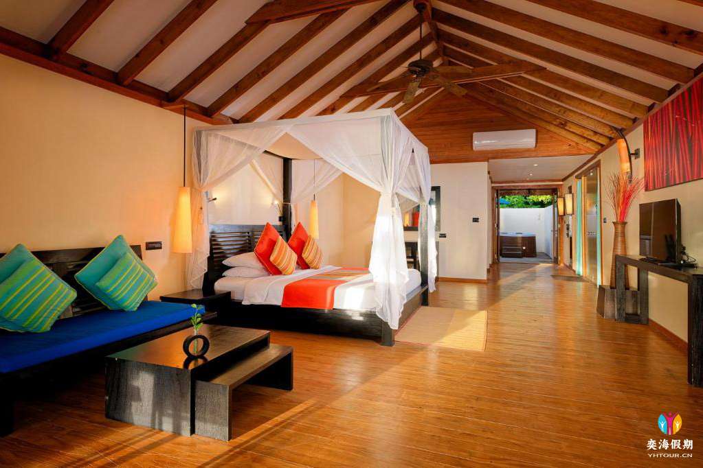 Premium Beach Villa with Whirlpool (3).jpg
