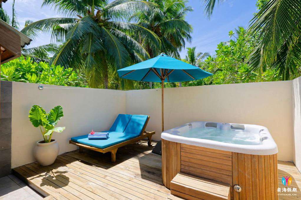 Premium Beach Villa with Whirlpool (1).jpg