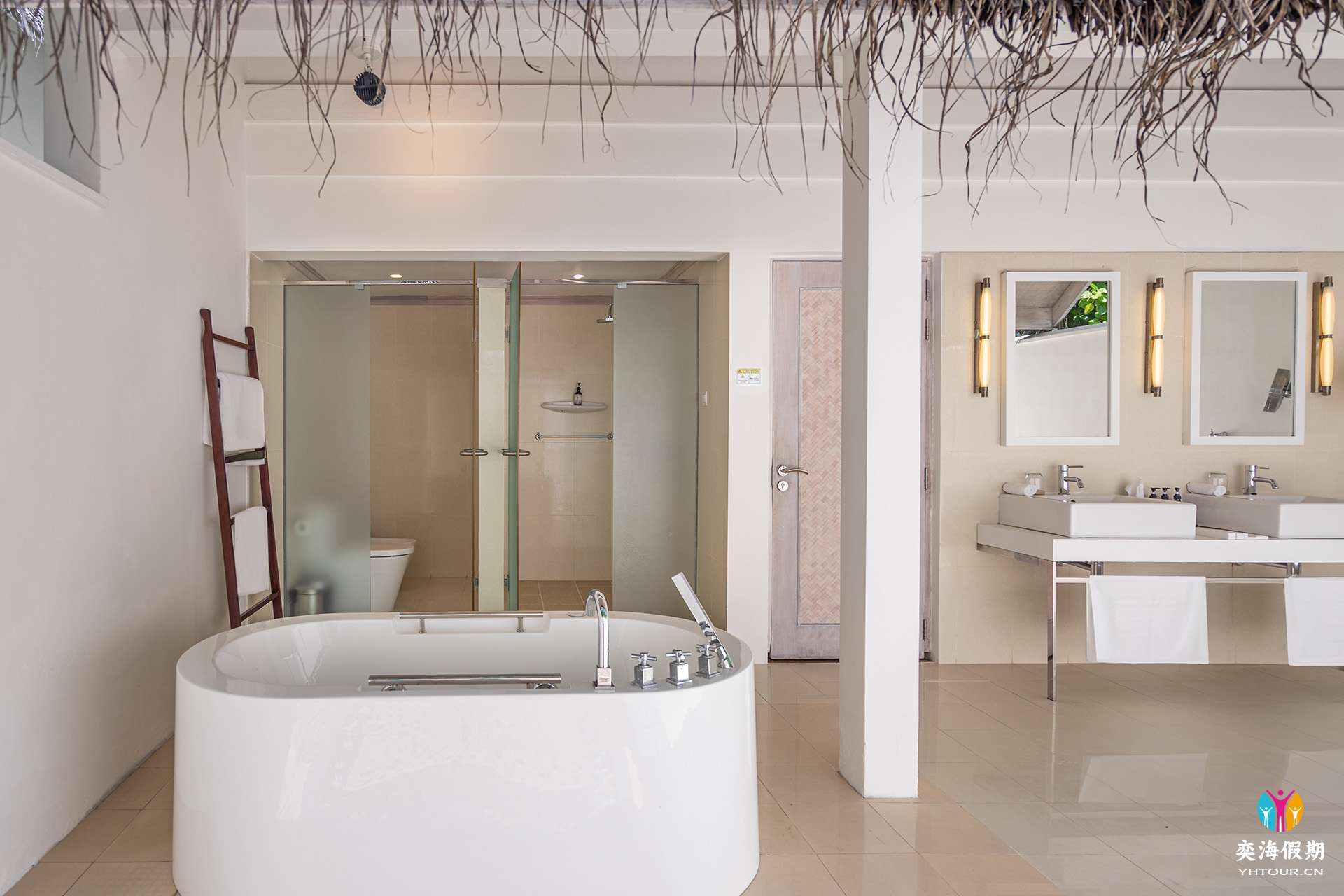 Bath with Jaccuzzi.jpg