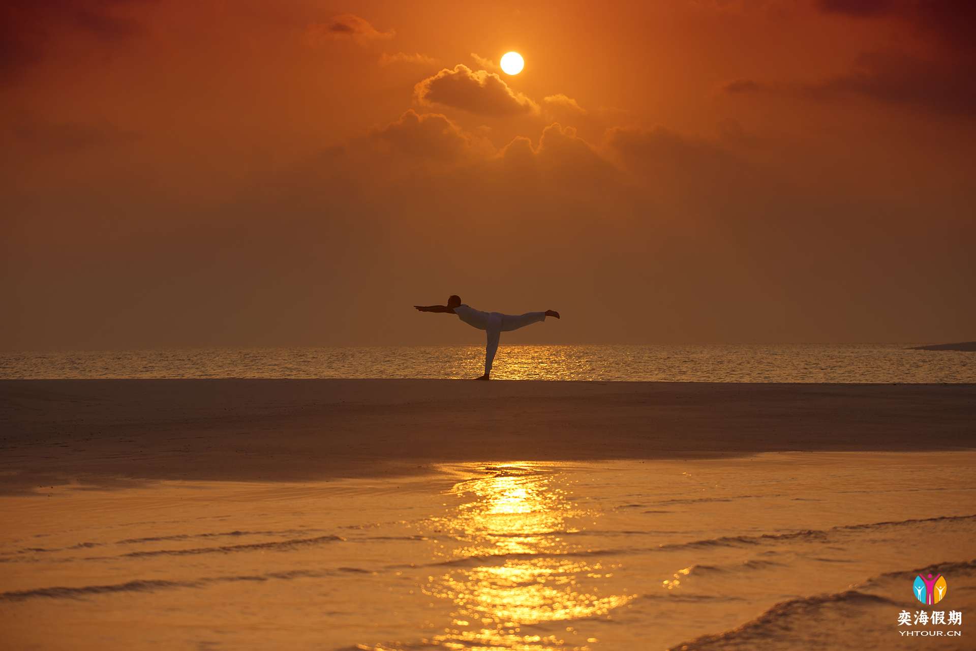 Milaidhoo Maldives_Sandbank Yoga (1).jpg