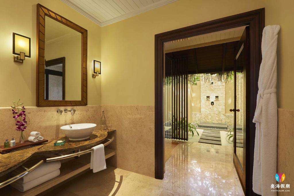 Deluxe Beach Villa with Pool.jpg
