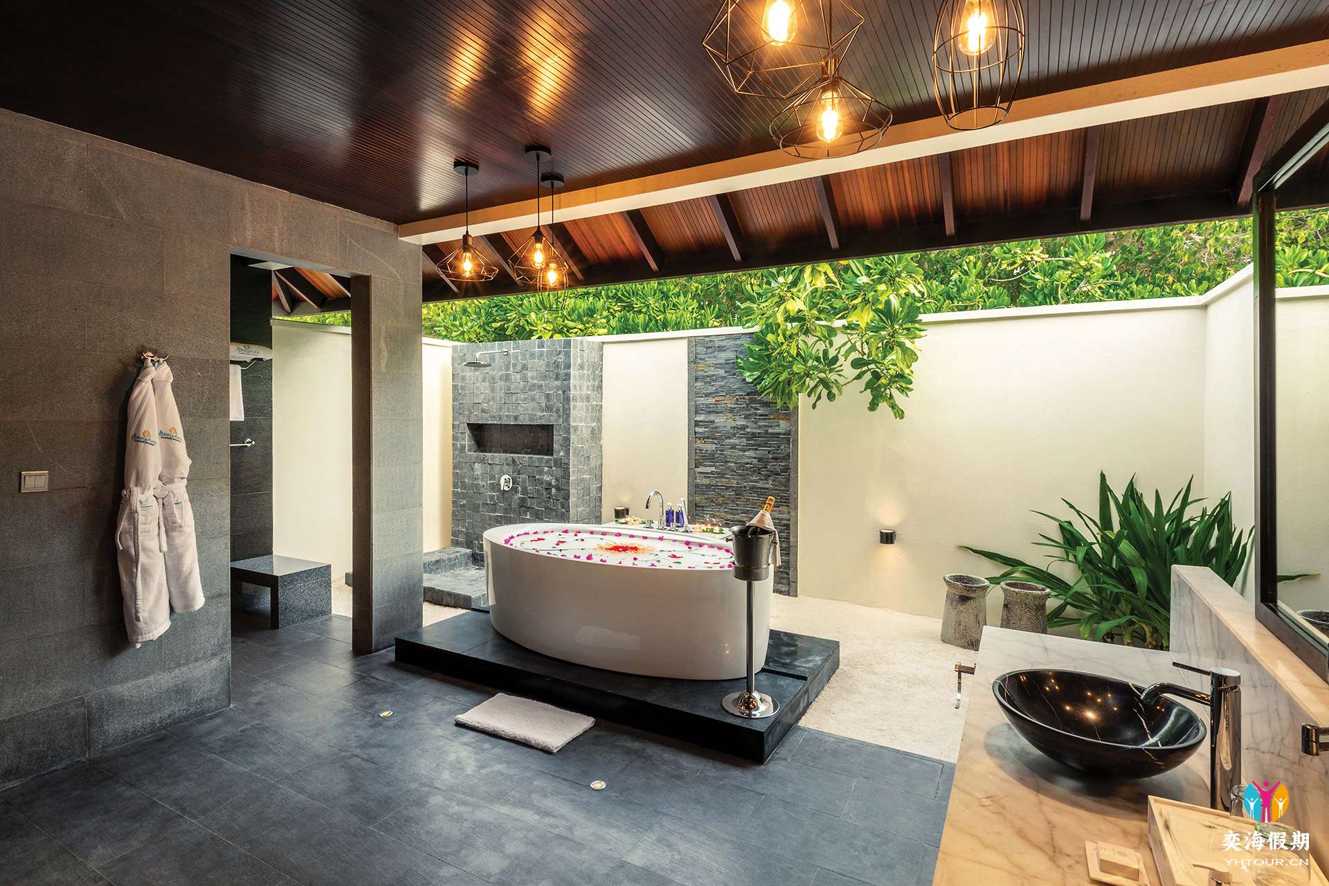 Kanifushi Residence3.jpg