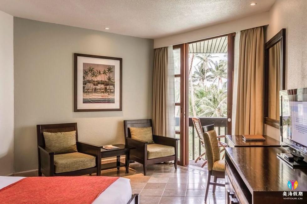 Warwick Deluxe Room (1).jpg