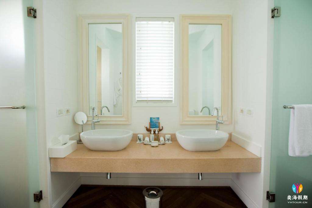 Water Villa (3).jpg