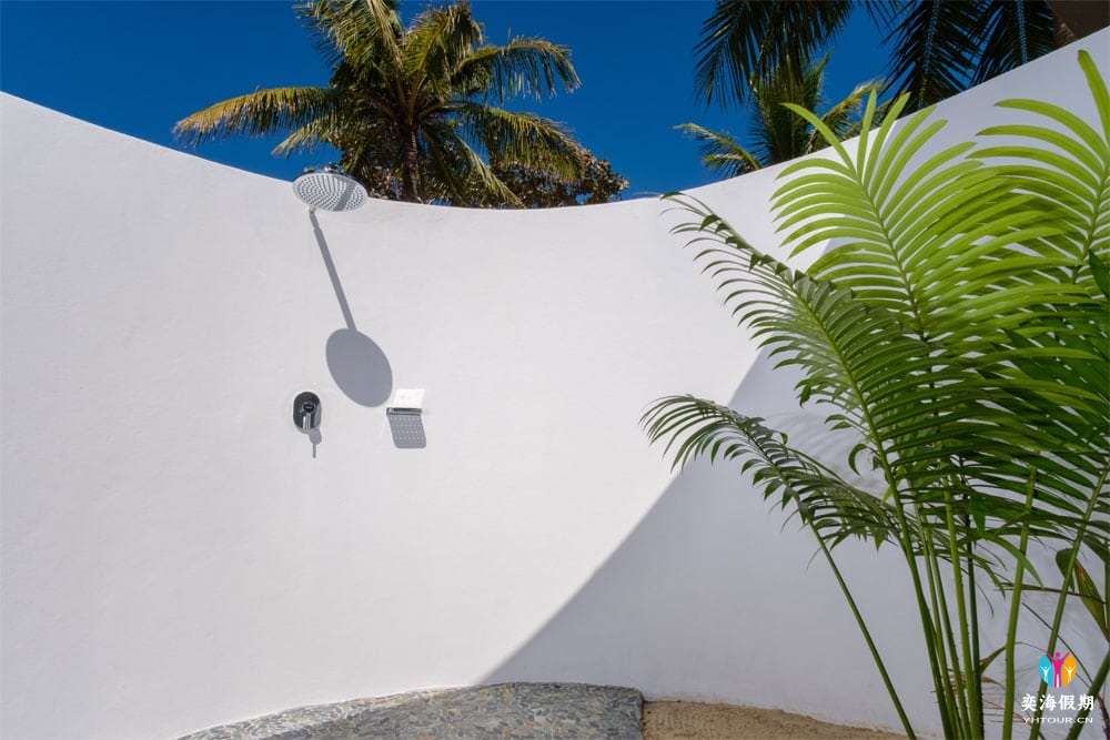 Beachfront pool bure2017-09-1.jpg