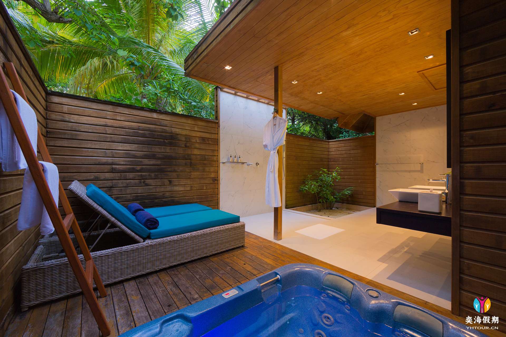 VeliganduBeachVillaBathroom1.jpg