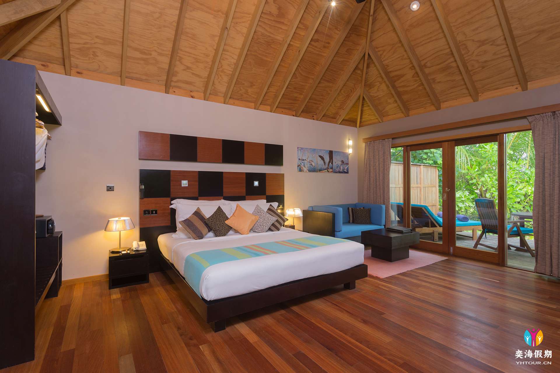 VeliganduBeachVillaBedroom2.jpg