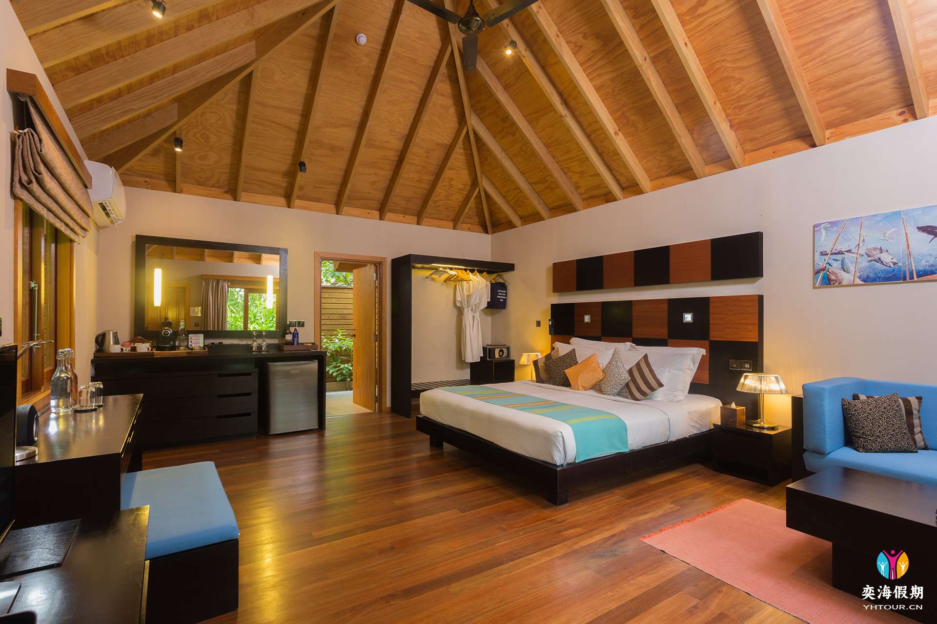 VeliganduBeachVillaBedroom.jpg