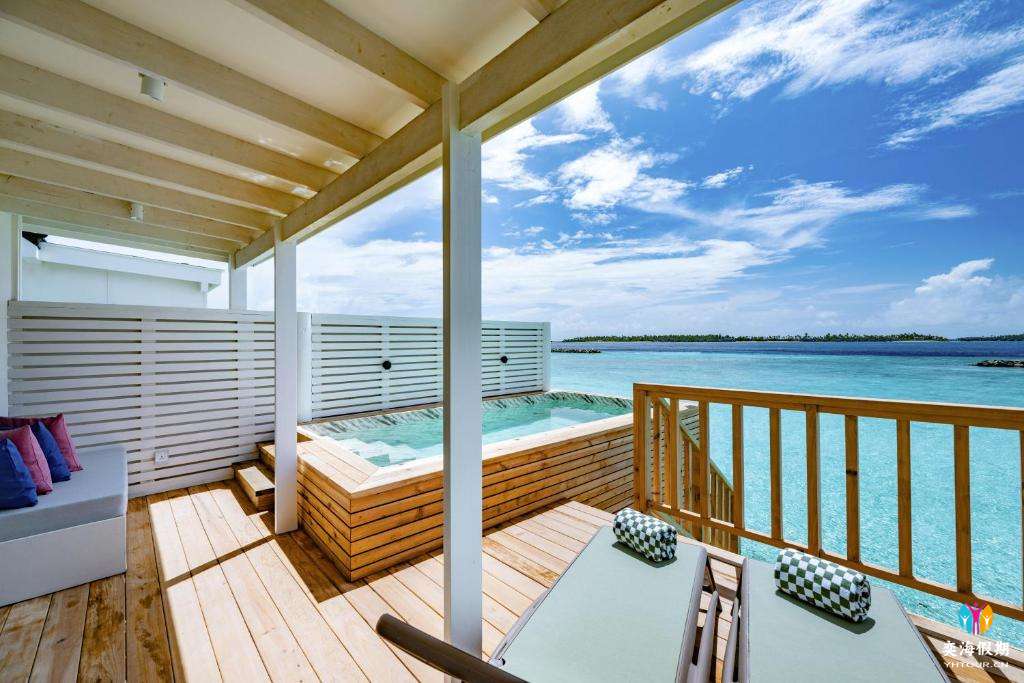 Water Suite with Pool (3).jpg