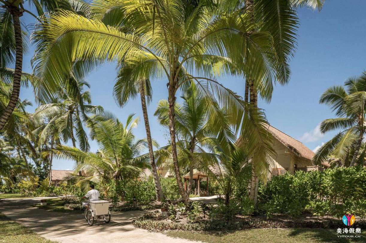 Desroches Island Resort2.jpg