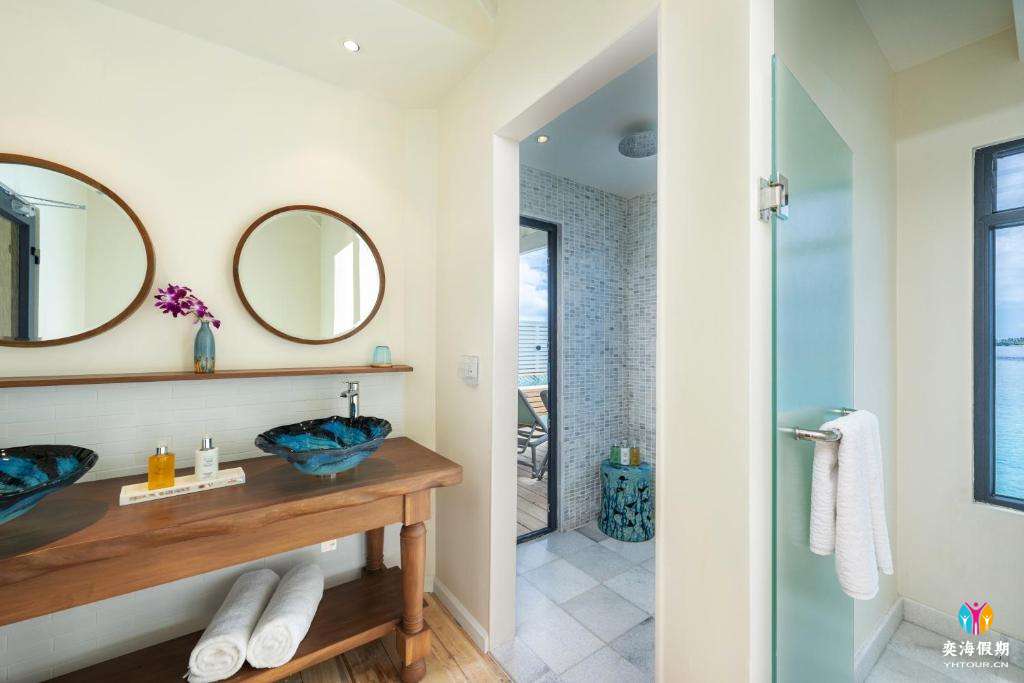 Water Suite with Pool (1).jpg