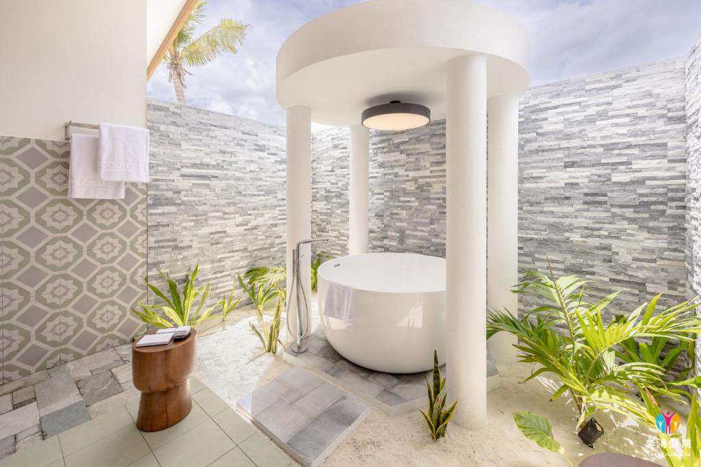Beach Suite Pool (3).jpg