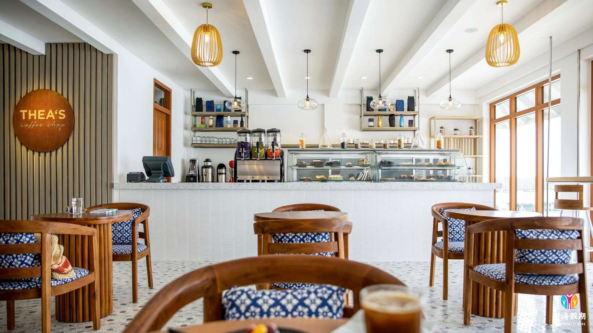 Thea's Coffee Shop TUI BLUE Olhuveli Romance2.jpg