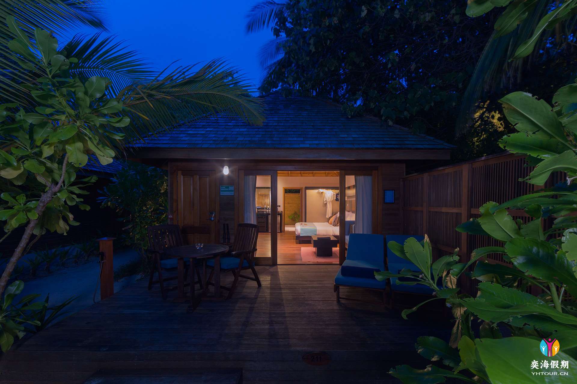 VeliganduBeachVillaExterior.jpg