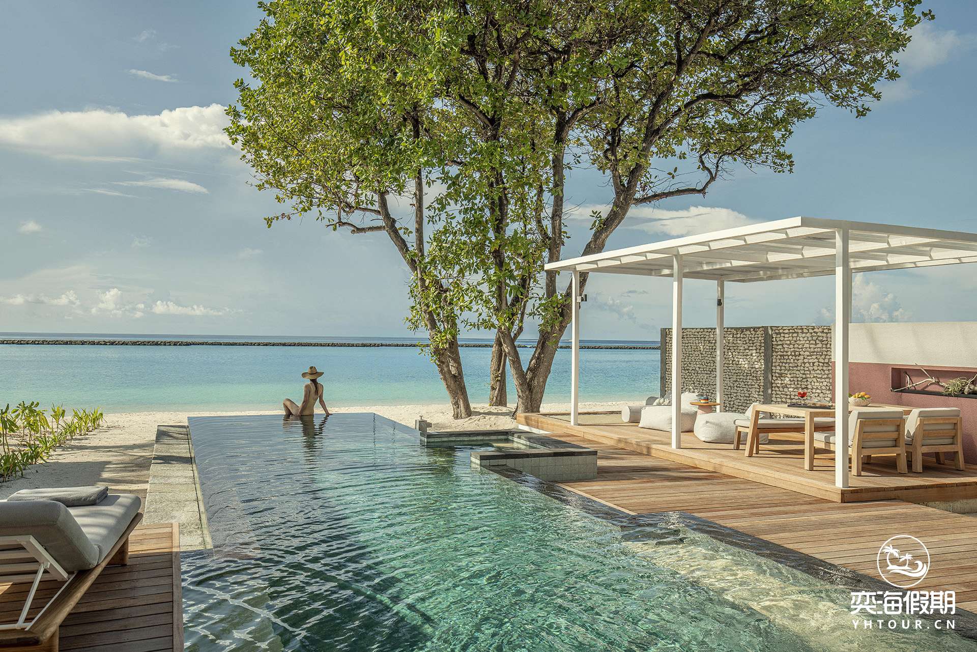 FS Landaa Giraavaru Premier Ocean Front Bungalow with Pool 1.jpg