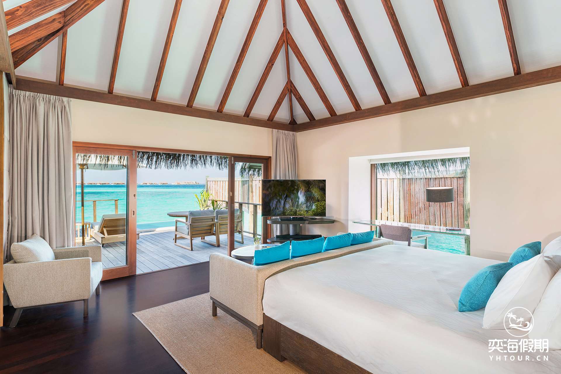 Sunrise Water Villa - Bedroom.jpg