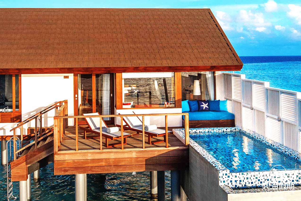 water villa with pool (2).jpg