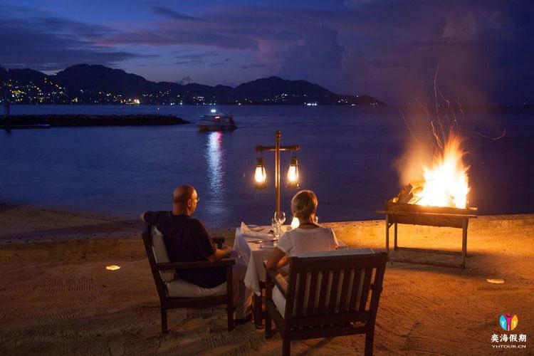 diningonbeach1_26.jpg