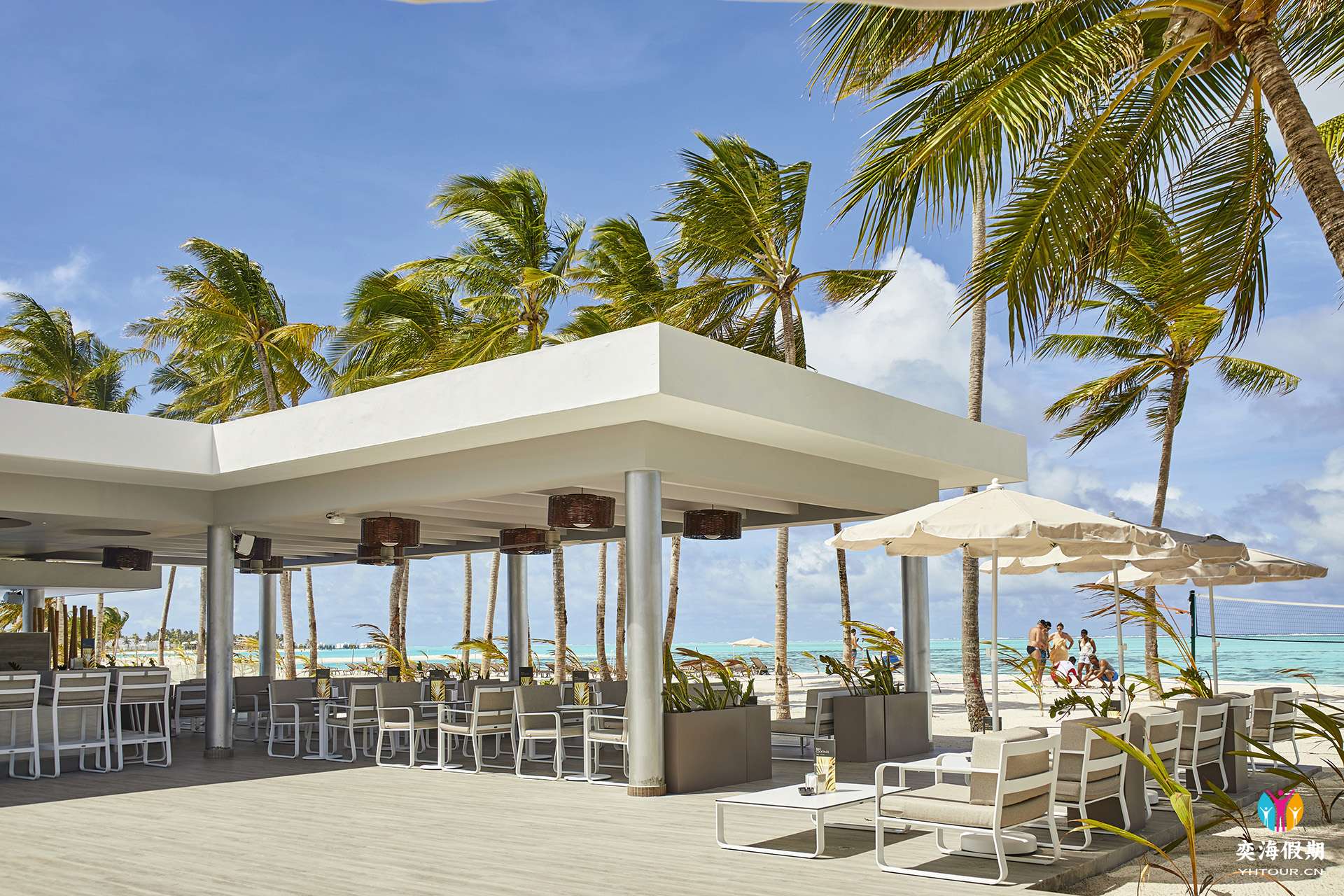 XMV_19_061 - Poolside bar.jpg