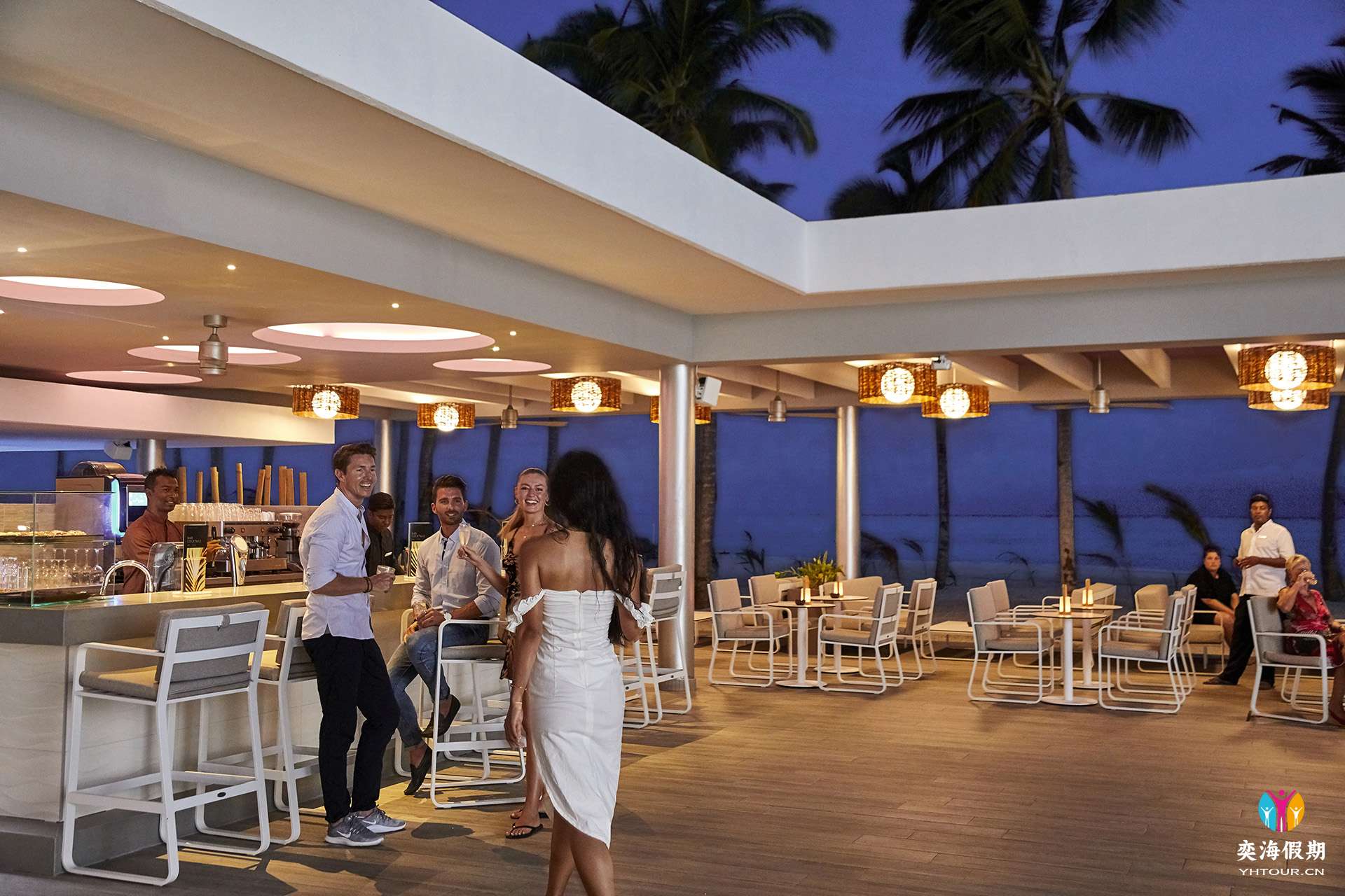 XMV_19_059 - Poolside bar.jpg