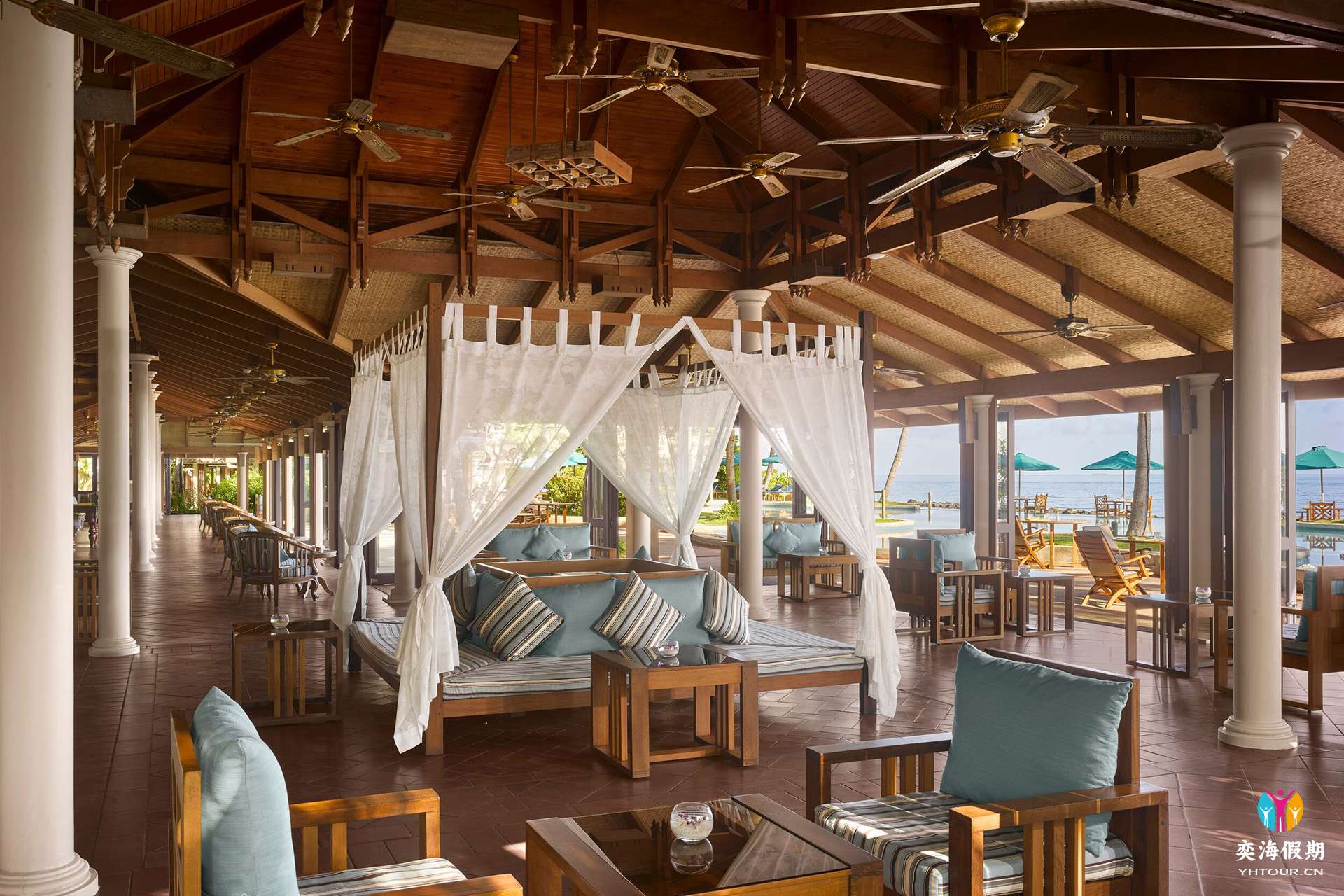 Royal Island - Main Bar - Seating - Large (1).jpg