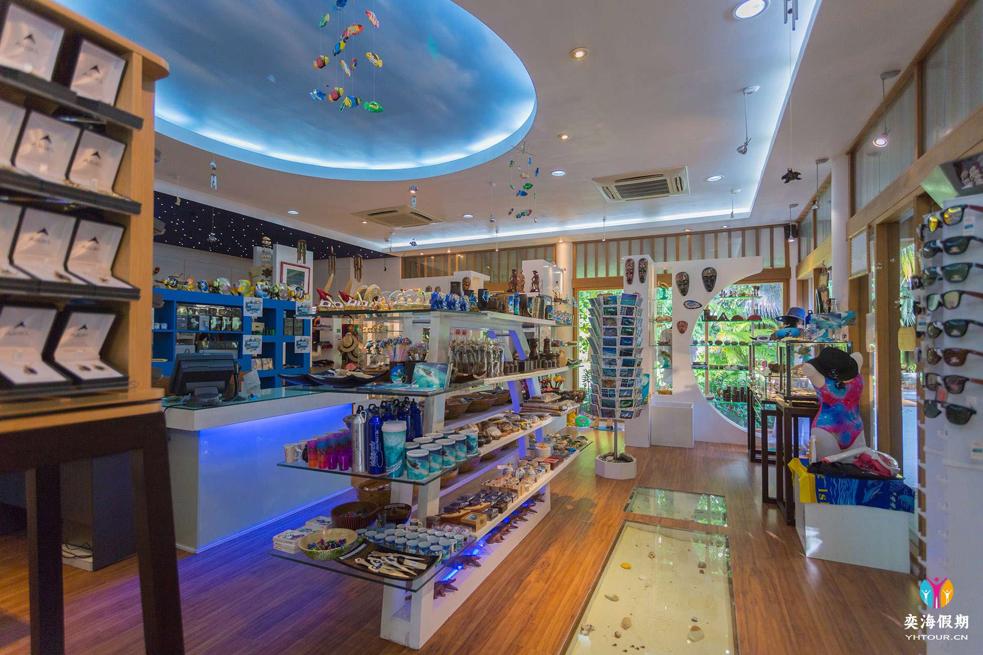 VeliganduGiftShop.jpg