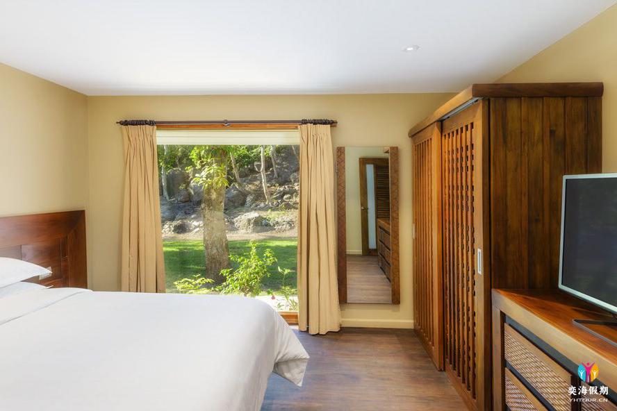 Island Family Suite2.jpg