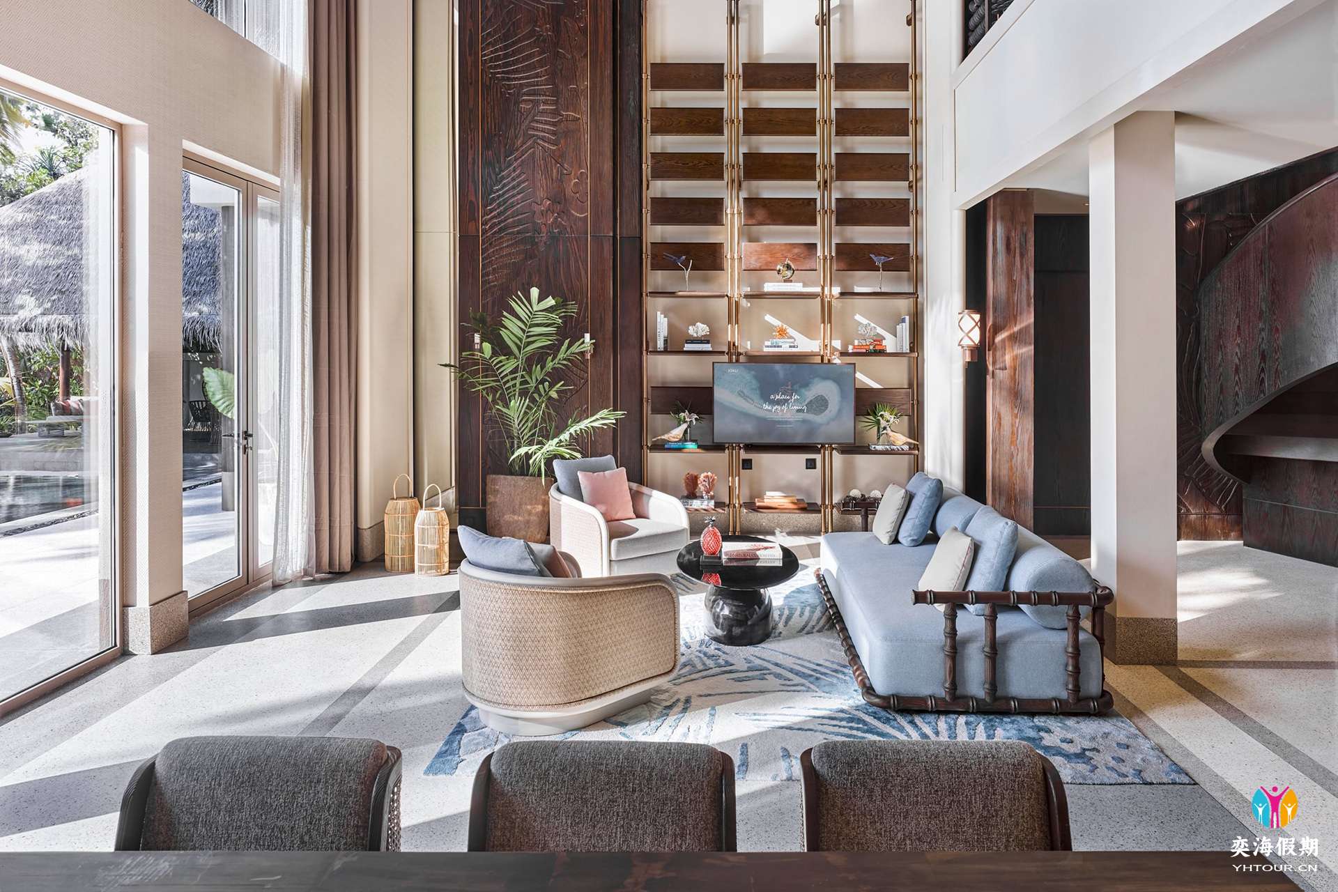 Four Bedroom Beach Residence with Pool - Living Room - Large.jpg
